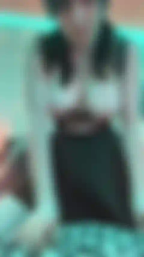 Brincadeira de mamilo e conversa suja.