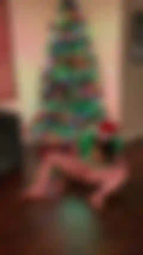 Ficando safada debaixo da árvore.