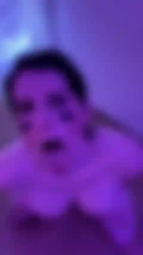 Levando uma carga enorme no meu clipe facial.