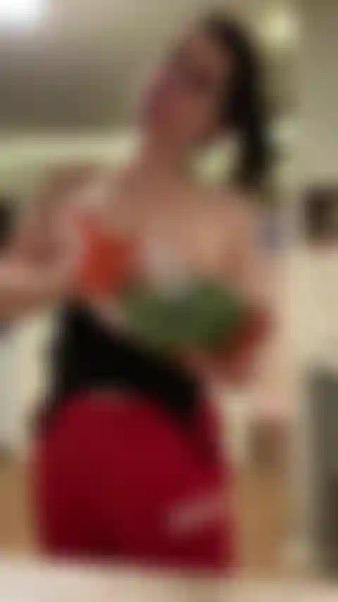 Só comendo espinafre, de topless.