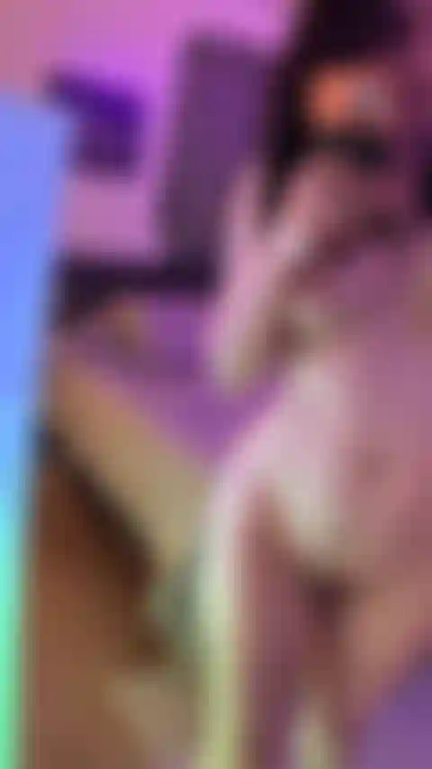 Experimentando um brinquedo novo.