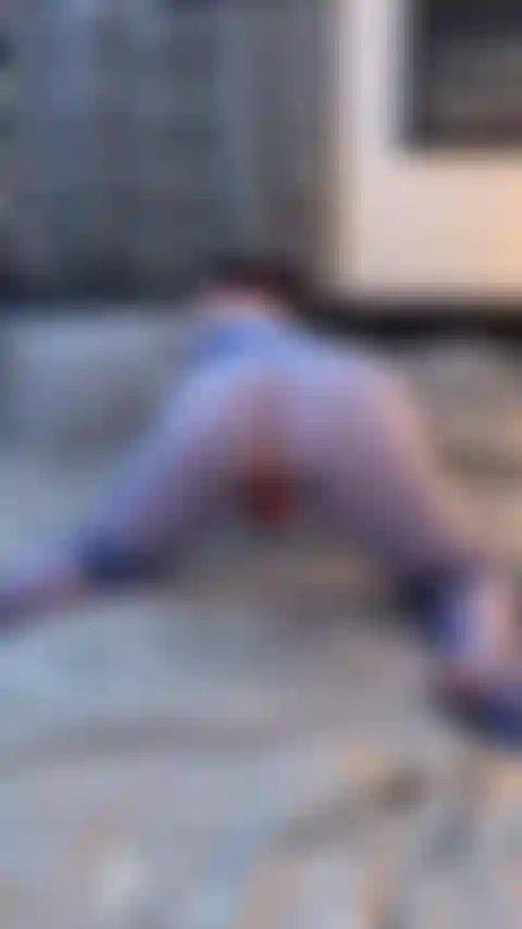 Chupando e fodendo minha bucetinha cremosa.