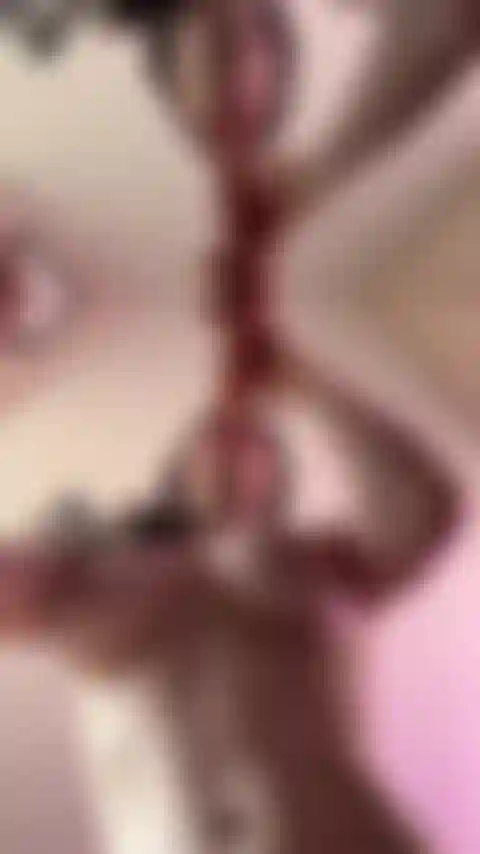 Não vou mentir, ver-me chupar pau me excita.