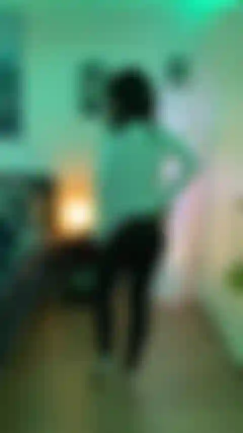 Um strip tease longo e lento.