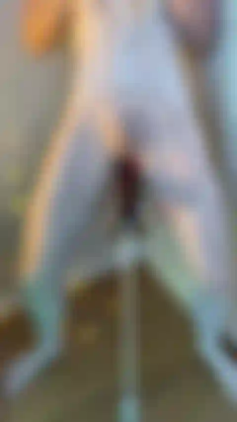 Usando minha máquina de foder com um vibrador tentáculo.