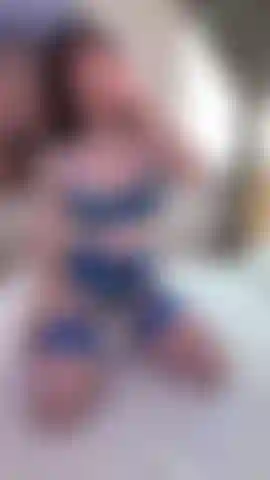 Avaliando seu pequeno pau.