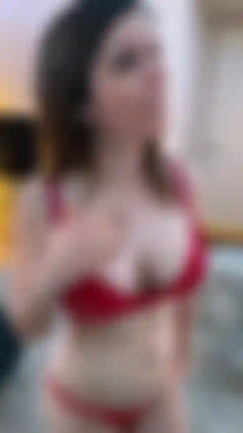 Tentando chupar o maior pau que já vi!