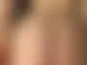 Balançando os peitos e o clipe da bunda.