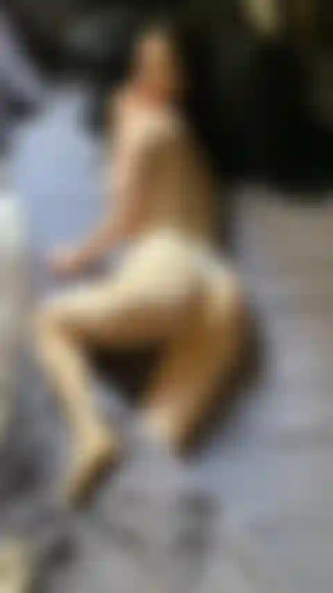 Me contorcendo na cama.