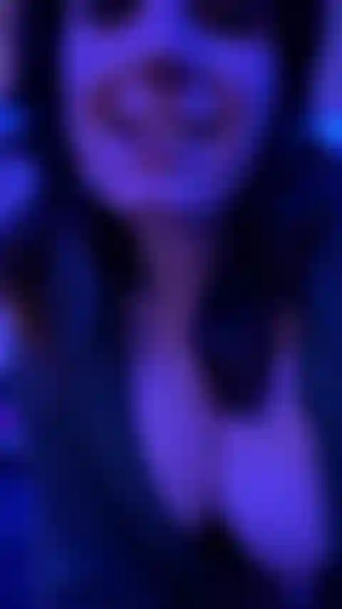 Brincadeira de mamilo e conversa suja.