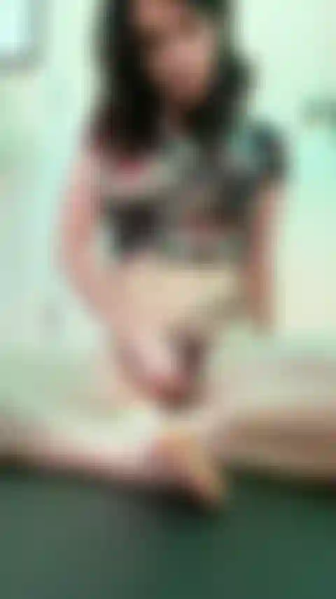 Dedilhando minha boceta molhada.