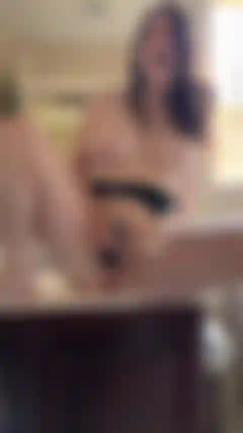 Adoro usar meu vibrador em balcões.