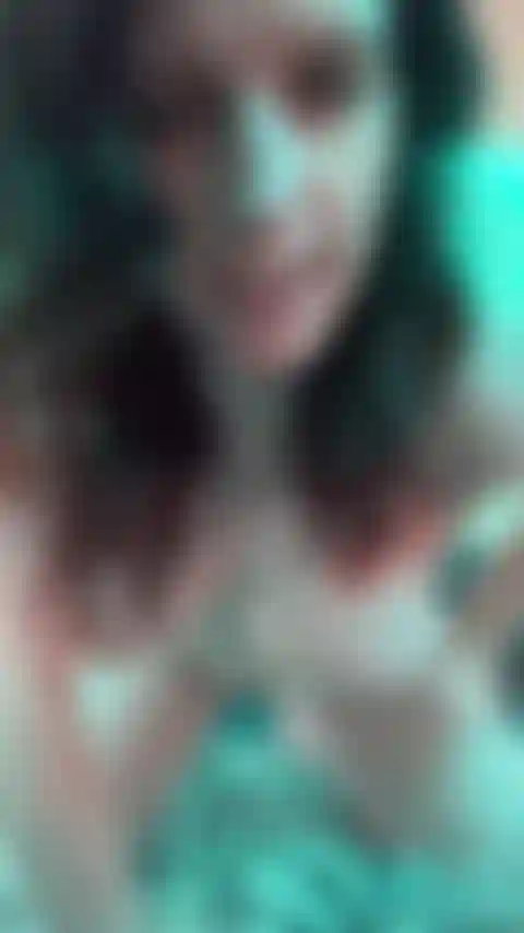 Montando seu pau preto enquanto brinco com meus peitos grandes.