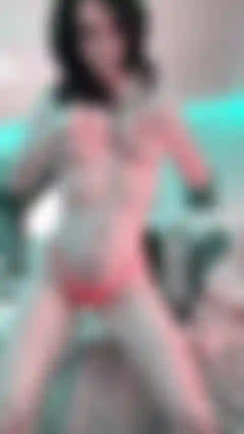 Dedilhando minha boceta molhada.