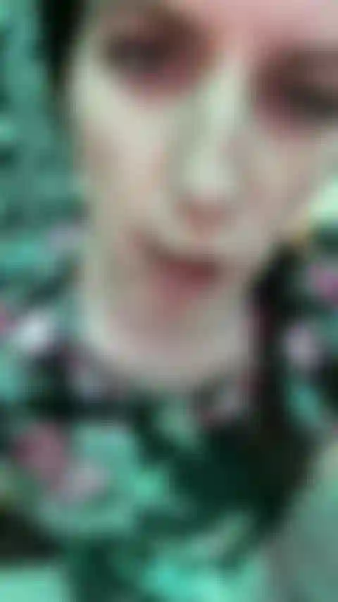 Peitinho desleixado porra.