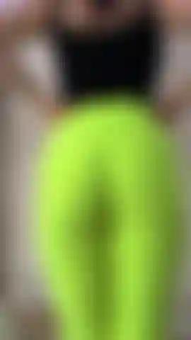 Adoro minha bunda grande nessas leggings.