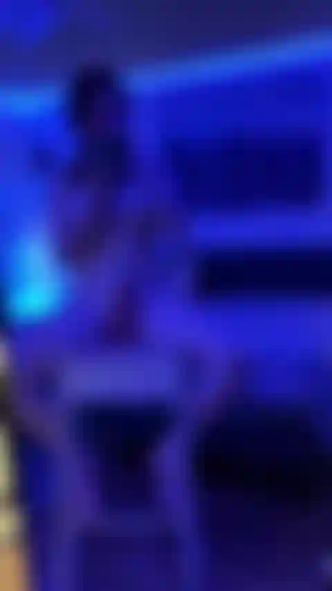 Relaxando em minha nova cadeira favorita.