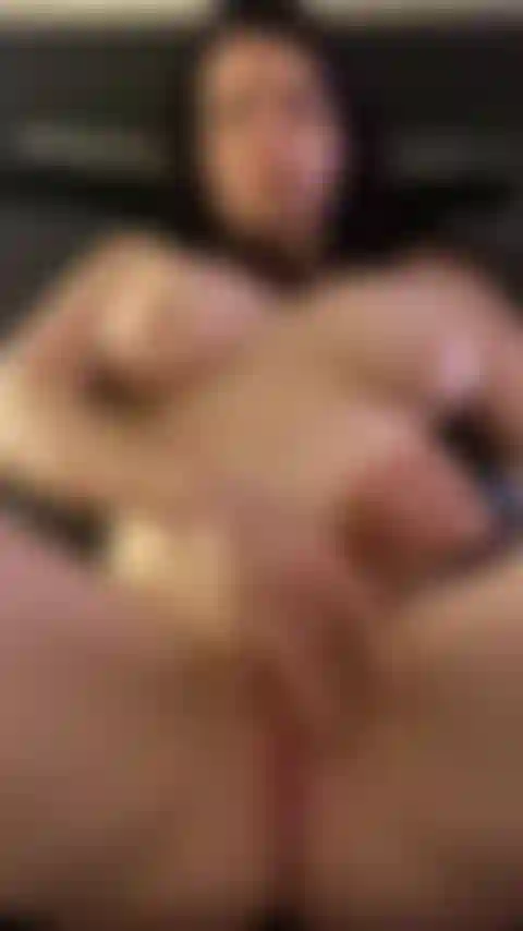 Dedilhando e acelerando minha boceta molhada.