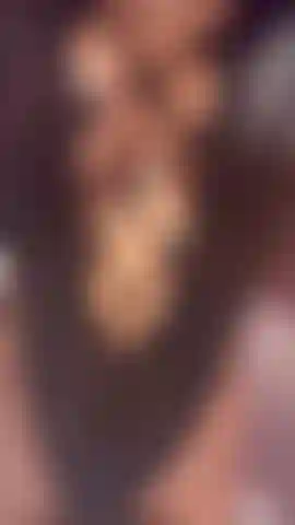 Este é o modelito de tiras que estou usando esta noite esperando que você tire de mim x.