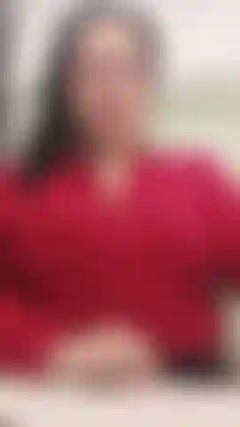 Secretária entrevista.