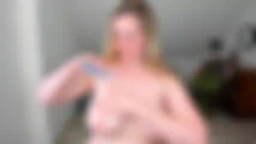 Peitos oleosos, tittyfuck, gozo forte, esguicho.