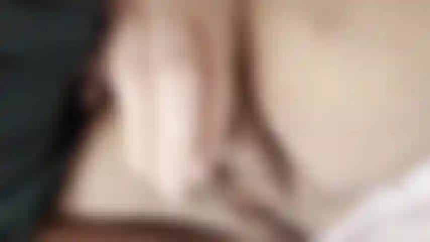 Tenho peitos enormes e uma boceta molhada para provocar.