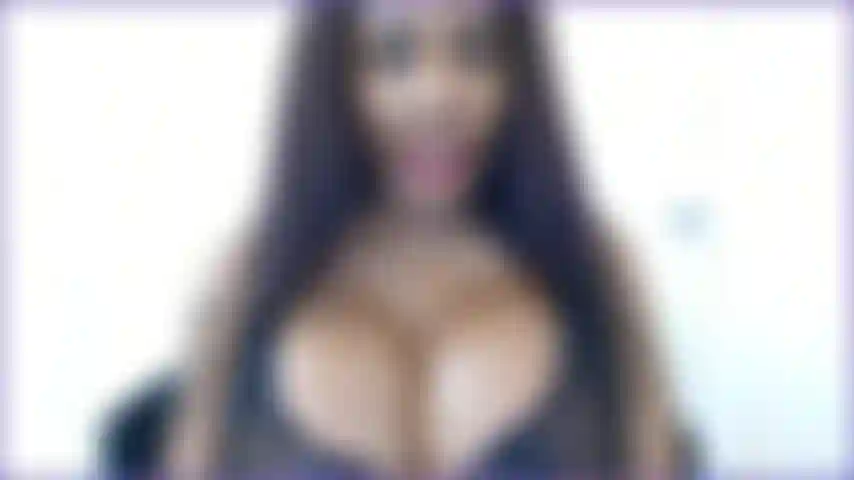 Deixe a madrasta acariciá-lo, sendo a boa madrasta que sou, ofereço-me para ajudá-lo! Deixe-me acariciá-lo para você! Afinal, sou a razão pela qual você não consegue se concentrar em nada além dos meus peitos perfeitos 34j!