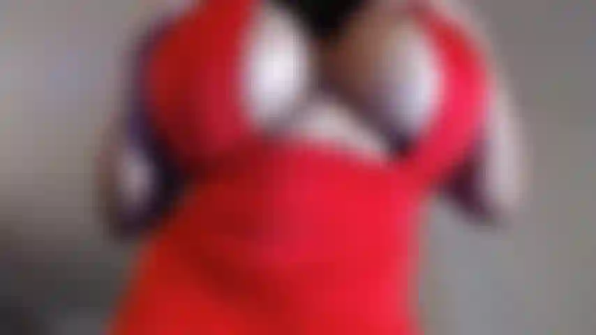 Vou te deixar fraco pelos meus peitos pingando óleo! Pov enquanto ele escorre pelos meus enormes 34jtits! Te deixando ainda mais fraco eu os deixo brancos leitosos com seu esperma pingando deles! Você está no limite enquanto eu me aproximo com meus peitos molhados, brilhantes e escorregadios! Te fazendo submisso.