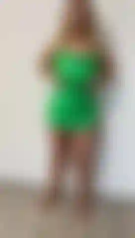 Despindo-me lentamente para você, tocando-me.