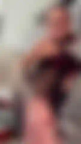 Qk provoca minivestido de renda preta.