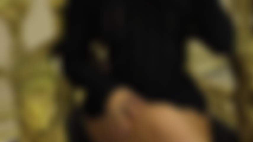 Safada e carinhosa são algumas das palavras que uso para me descrever.