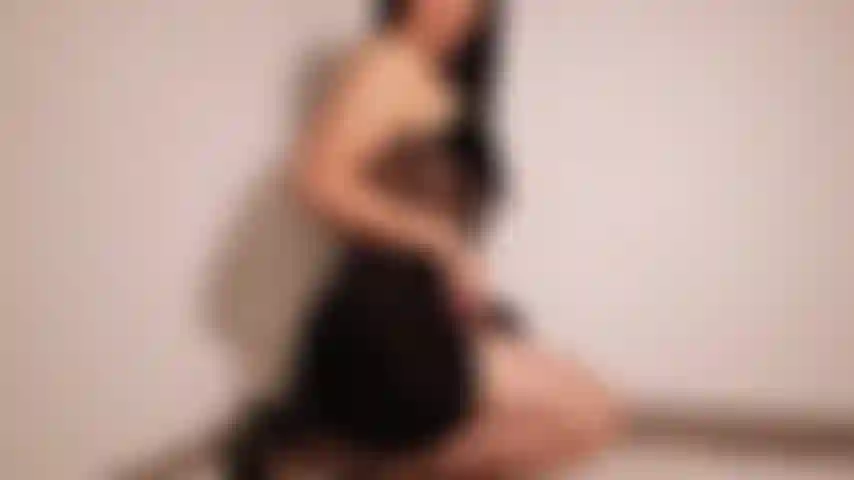 Uma milf sexy que sabe o que é diversão de verdade.