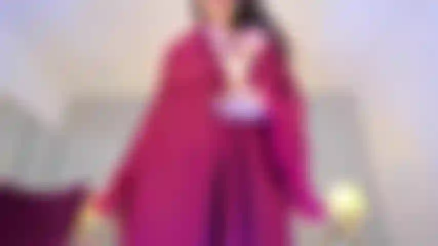 Cameron milf está de volta e pronta para ser travessa com você 😈 entre, meu quarto está pegando fogo.