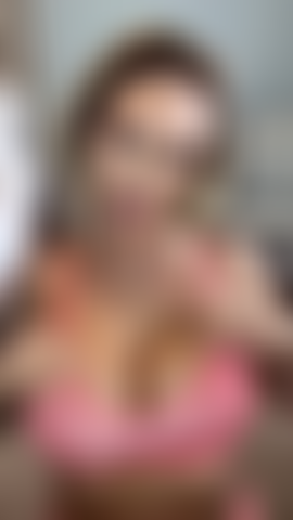 Faço boquete em pov e punheta de peitos com brinquedo.