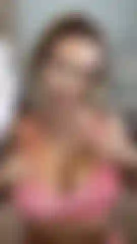 Faço boquete em pov e punheta de peitos com brinquedo.