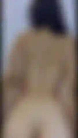 Coloca o teu dedo, a tua língua e o teu pau no meu cu.