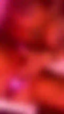 Candy playing naked and squirting in sunbed place pink nails