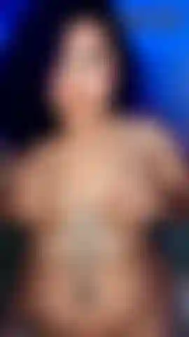 Com tesão no meio da tarde: dois dildos, dois tamanhos: m e l.