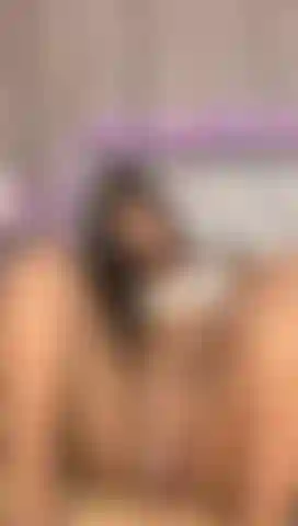 Esfregando minha buceta.