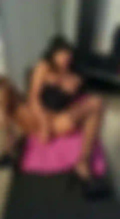 Observe minha buceta cremosa gozar algumas vezes.