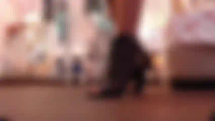 I walk towards you in heels