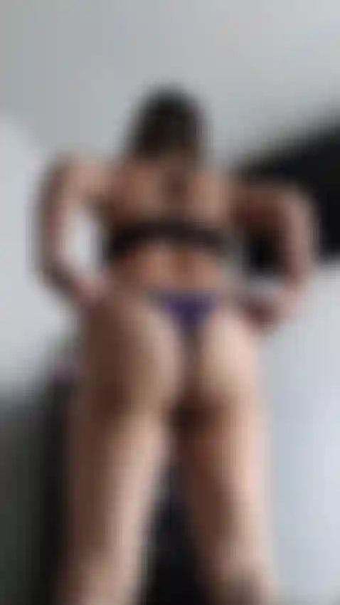 Vou puxar minha calcinha para cima.