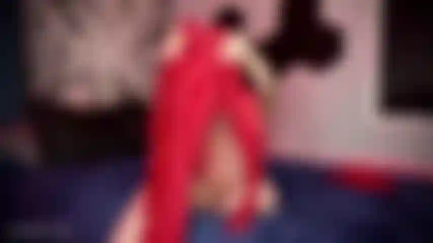 Adoração do corpo vermelho brilhante.
