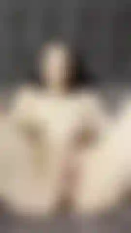 Pussy brinca com alguns gemidos sensuais.