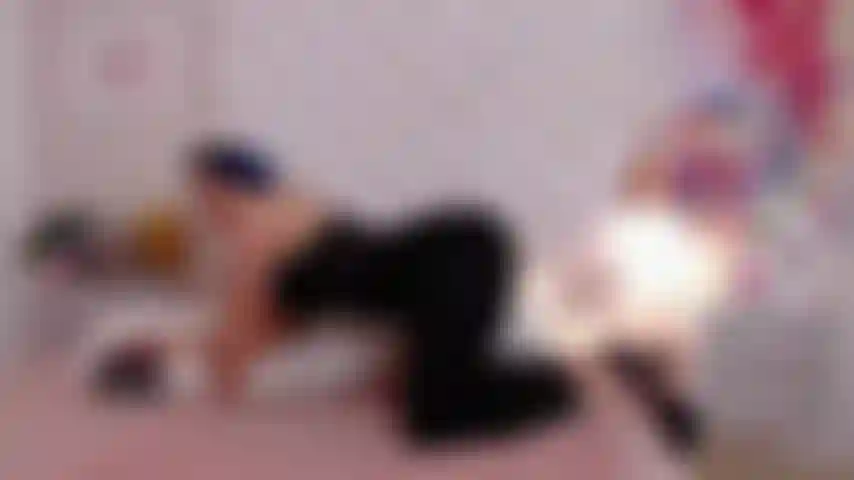 Elevo sentindo minhas leggins.