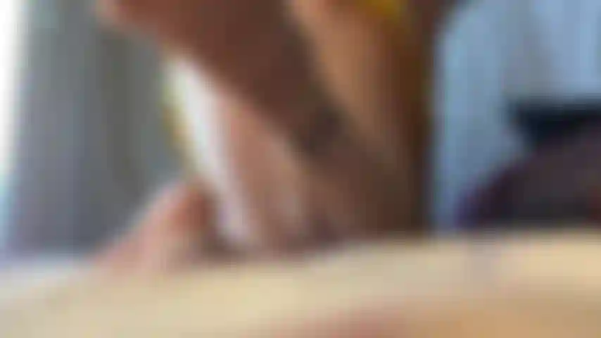 Bunda de remoção de calcinha e provocação de sola, milf em vestido de verão.