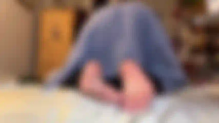 Cuzinho com uma lateral de arbusto peludo, demais? :) Puxo para o lado....