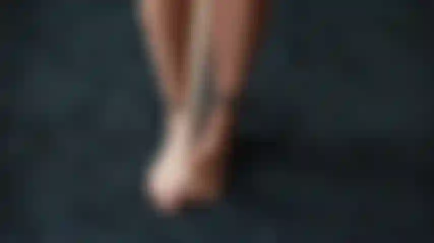 Footshow milf com meias de nylon.