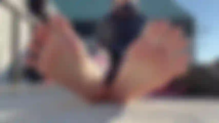 Jumprope_leggings_barefoot_toesocks_park_french_b.