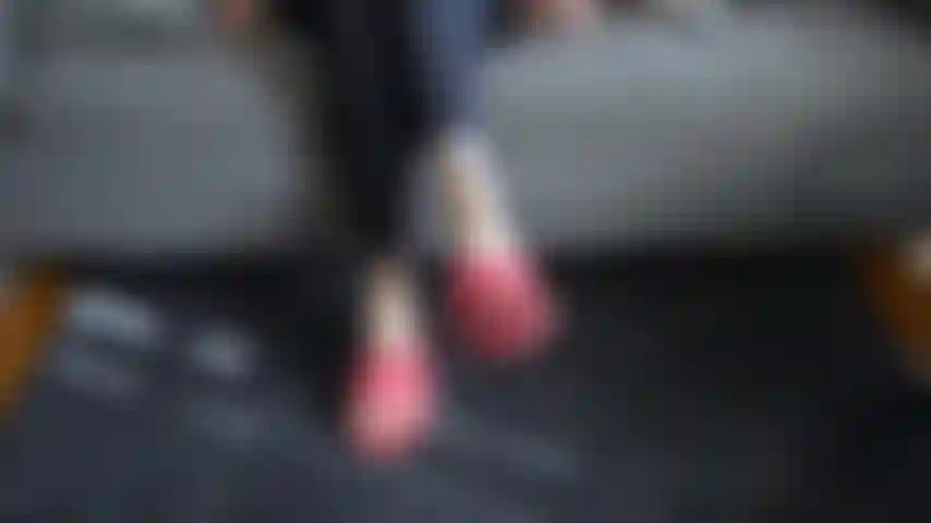 Milf hot chinelo balançando provocação.